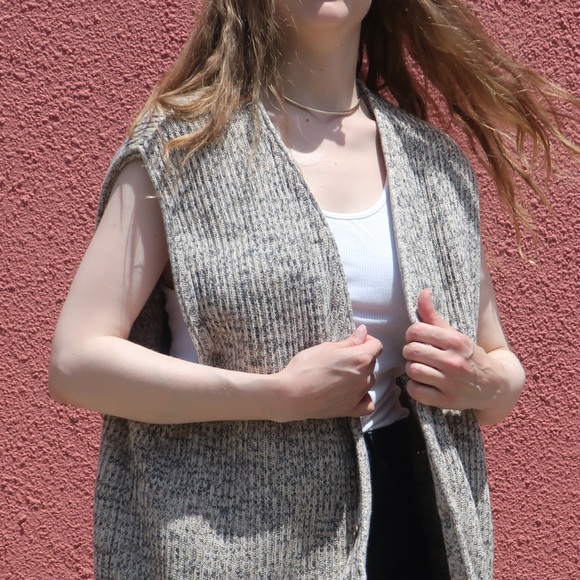 Knitted vest, buttoned up. 100% cotton - Picture 8 of 10